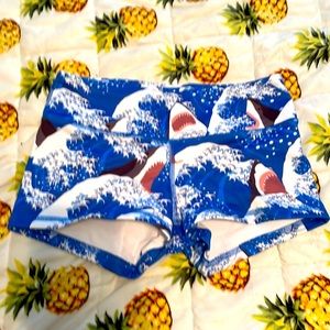 Fleo shark shorts